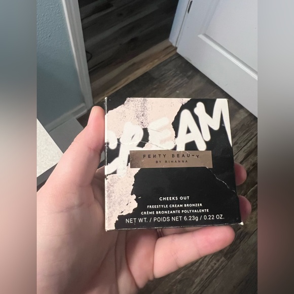 Fenty Beauty Butta Biscuit Bronzer 02 - Picture 4 of 4